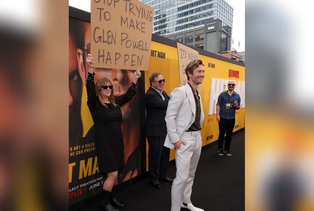 Shootingstar Glen Powell: Eltern trollen ihn bei „Hit Man“-Premiere