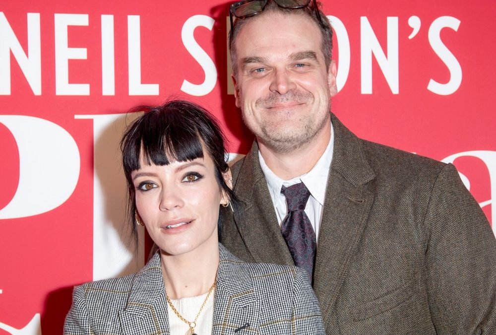 Lily Allen lässt Ehemann David Harbour ihr Smartphone kontrollieren
