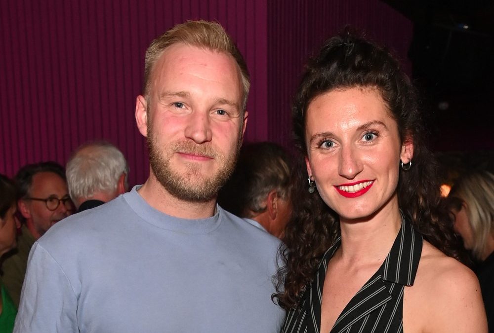 „Bridgerton“-Stars Bessie Carter und Sam Phillips sind ein Paar