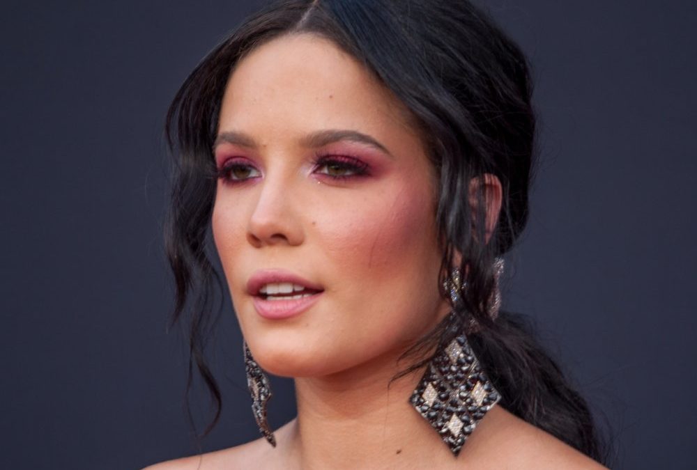 Dramatische Make-up-Looks feiern jetzt ihr Comeback
