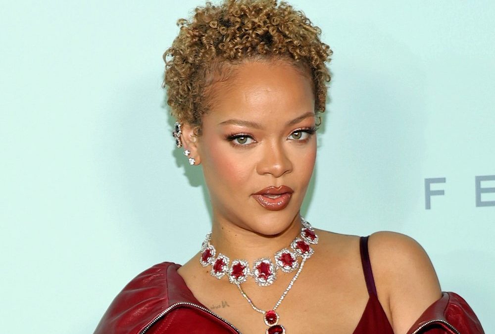 Auftritt in Los Angeles: Rihanna trägt wieder natürliche Locken