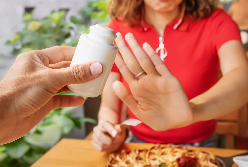 Gesund oder gefährlich? Das passiert, wenn man kein Salz mehr isst