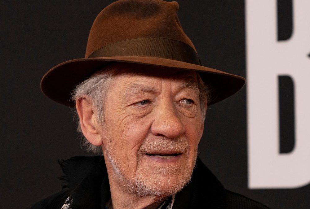 Ian McKellen stürzt von der Bühne: Schauspielstar im Krankenhaus