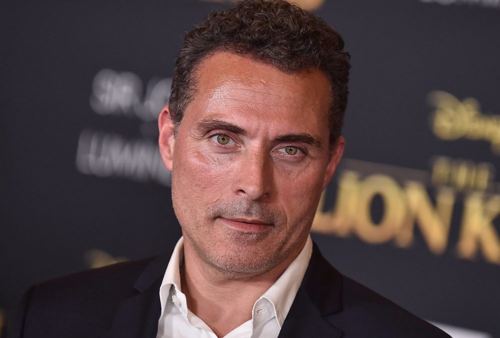 Rufus Sewell heiratet seine fast 30 Jahre jüngere Partnerin