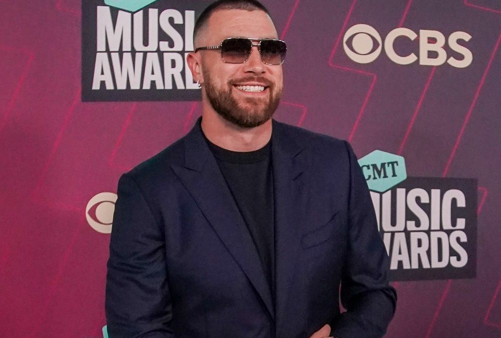 Taylor Swifts Freund Travis Kelce: Von der Bühne zum Hollywood-Dreh