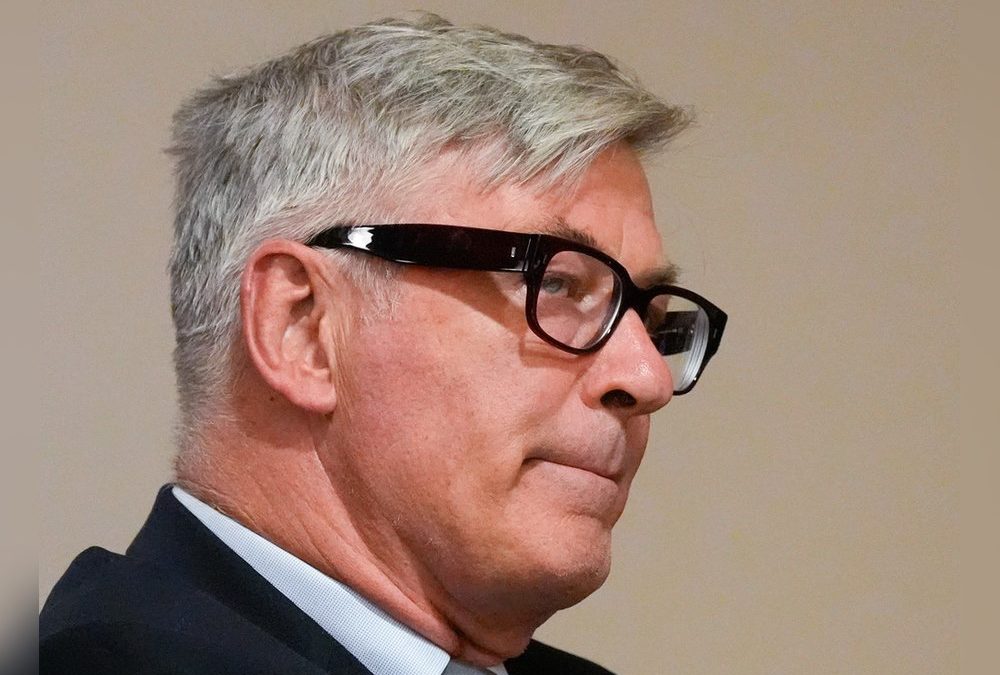 Alec Baldwin: Ehefrau Hilaria steht ihm im Prozess zur Seite