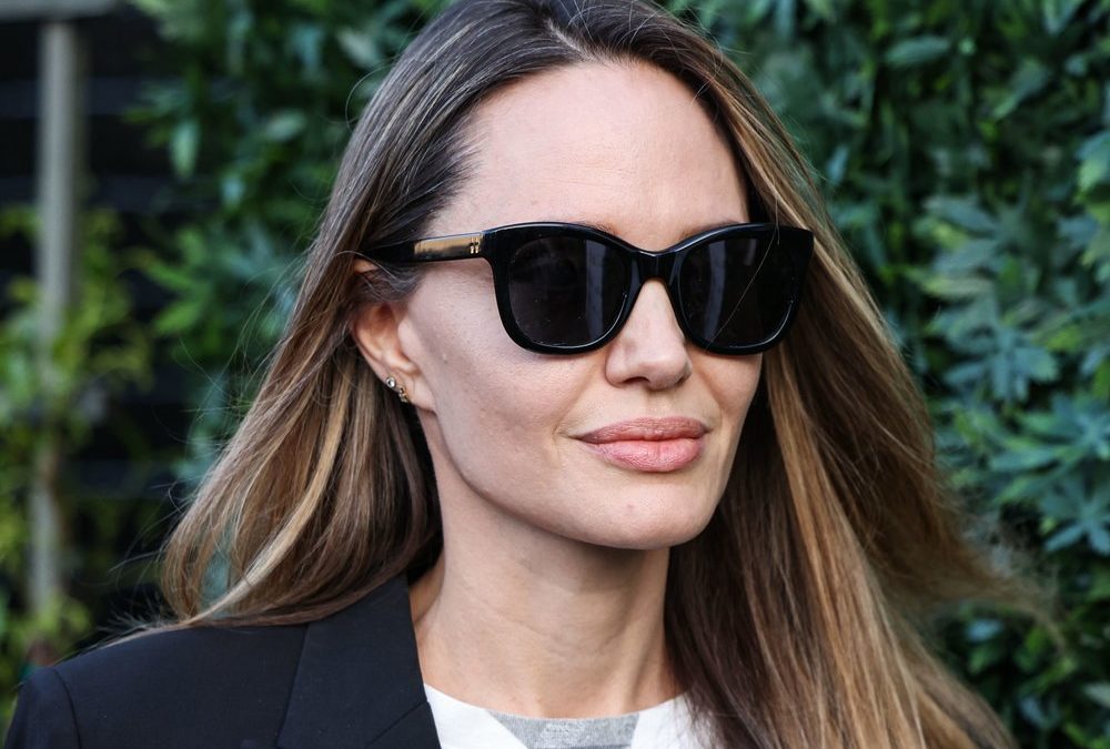 Angelina Jolie scheint heute „glücklich und zufrieden“ zu sein