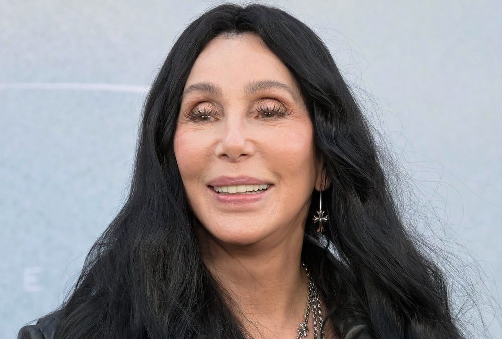 Pop-Ikone Cher veröffentlicht ihre Memoiren in zwei Teilen