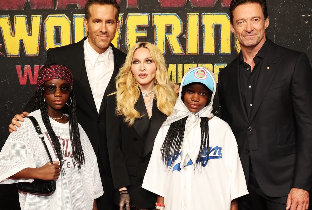 Madonna mit Töchtern bei Premiere von „Deadpool & Wolverine“