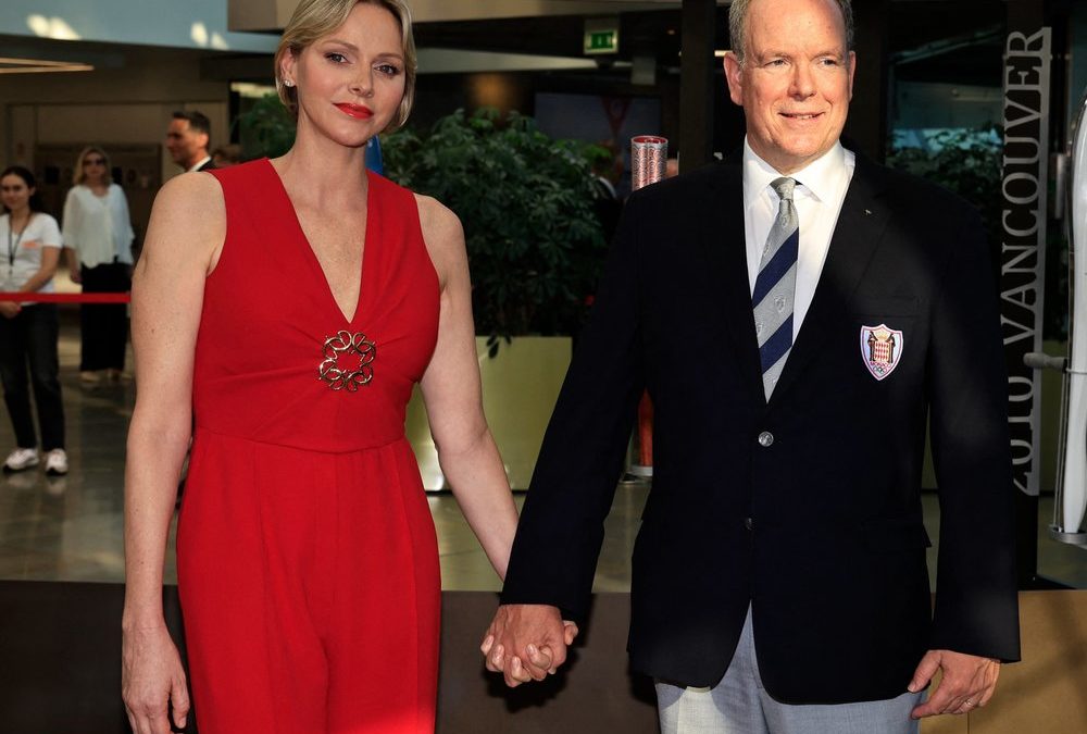 Fürstin Charlène überrascht mit knalligem Look in Monaco