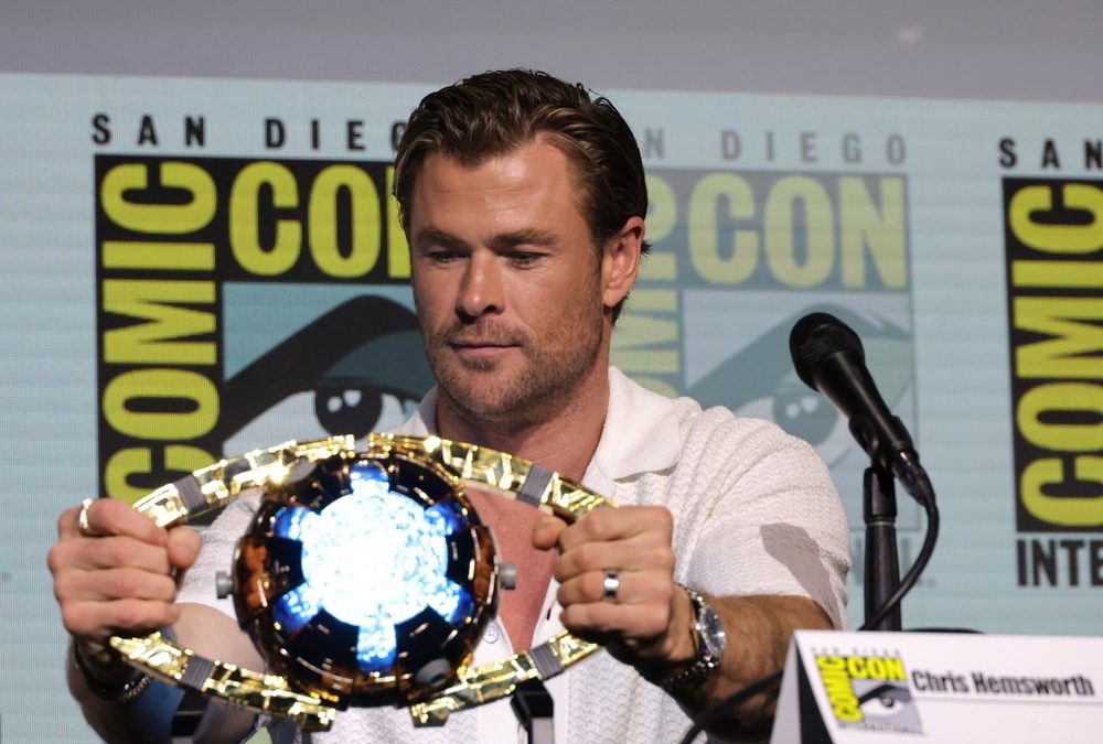 Chris Hemsworth enthüllt neuen Trailer für „Transformers One“