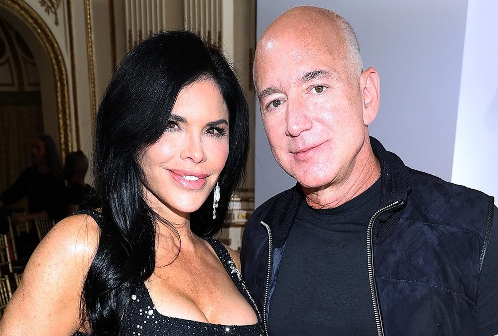 Jeff Bezos und Lauren Sánchez lieben Fernsehabende auf der Couch