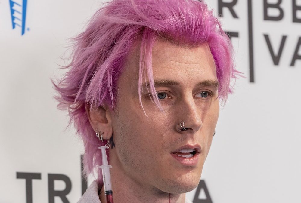 Seit einem Jahr trocken: Machine Gun Kelly spricht über seinen Entzug