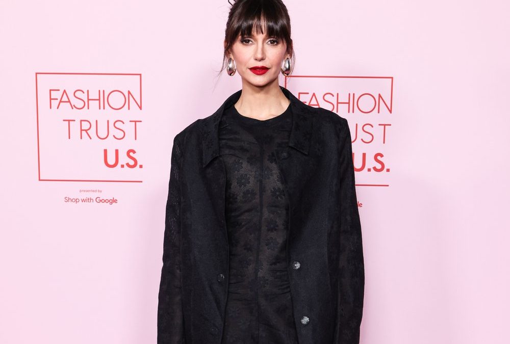 „Vampire Diaries“-Star Nina Dobrev erholt sich langsam von Rad-Unfall
