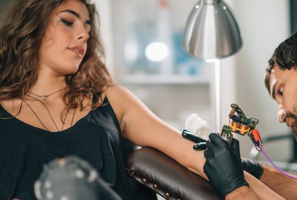Seriös und sicher: Wie man das richtige Tattoostudio findet