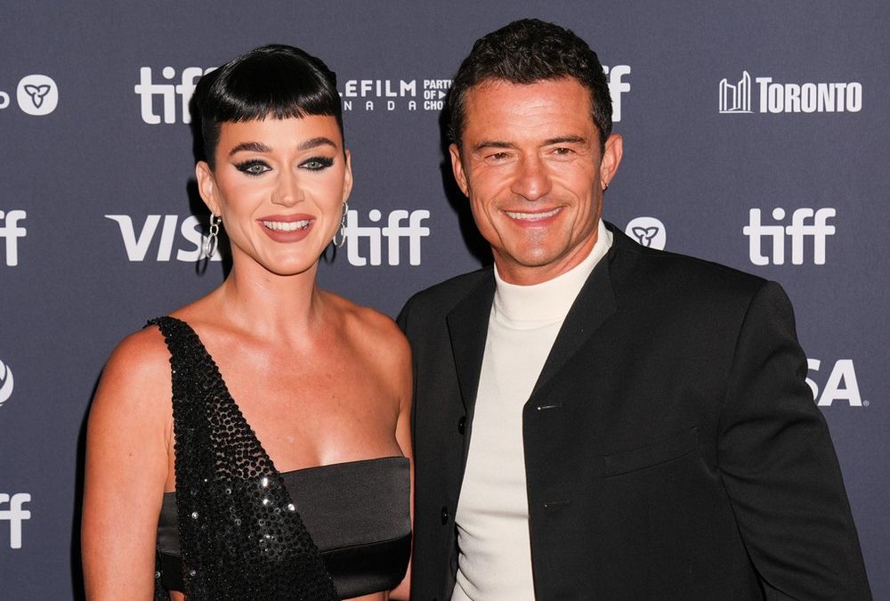 Katy Perry und Orlando Bloom strahlen auf dem roten Teppich