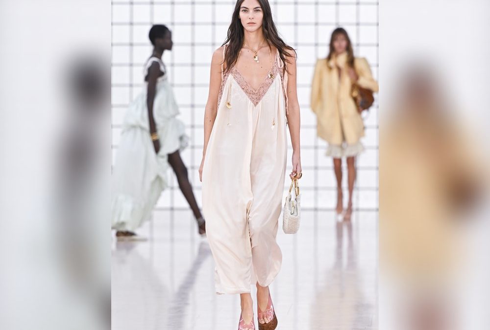 DiCaprios Freundin Vittoria läuft bei allen wichtigen Fashion Shows