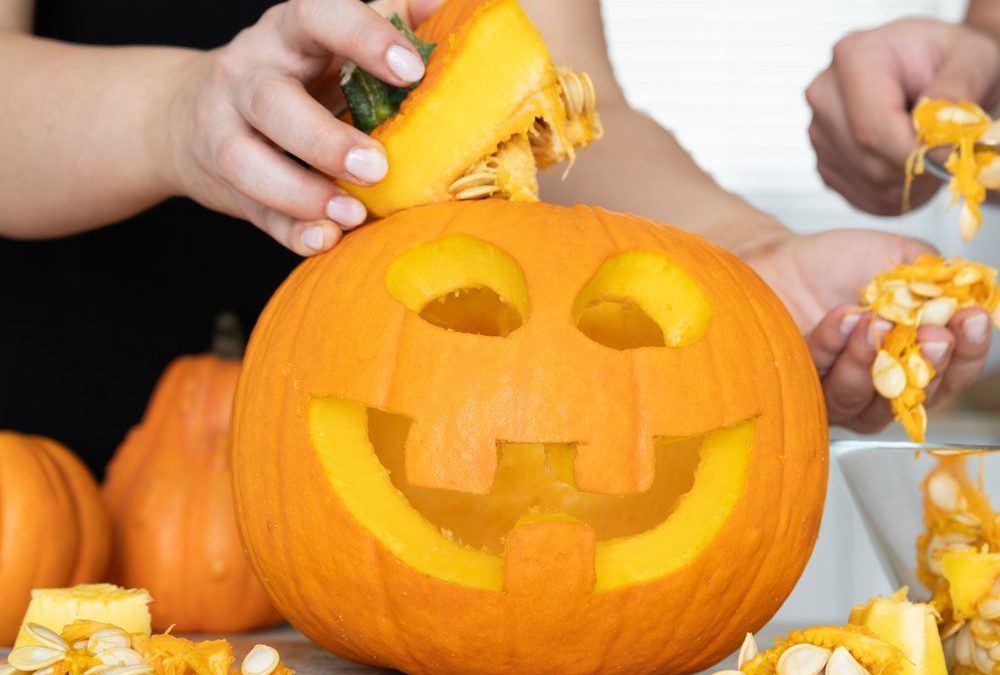 Kinderleicht: Kürbisschnitzen für die Halloween-Deko