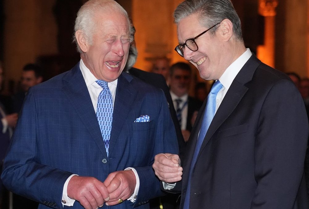 König Charles hat viel Spaß mit seinem Premierminister Keir Starmer