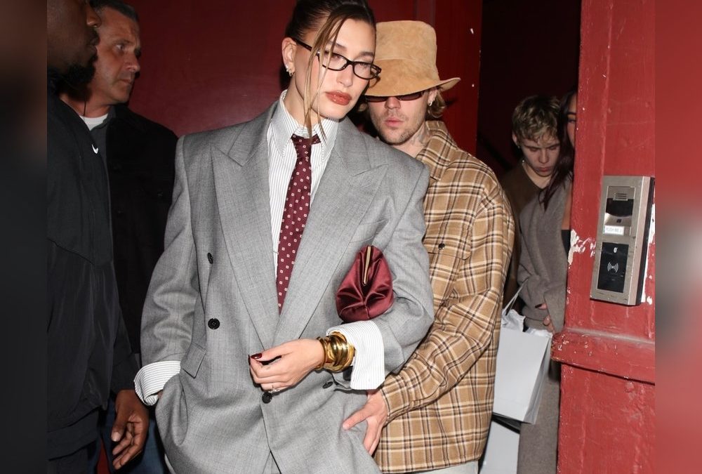 Hailey Bieber präsentiert neuen Look mit Anzug und Krawatte