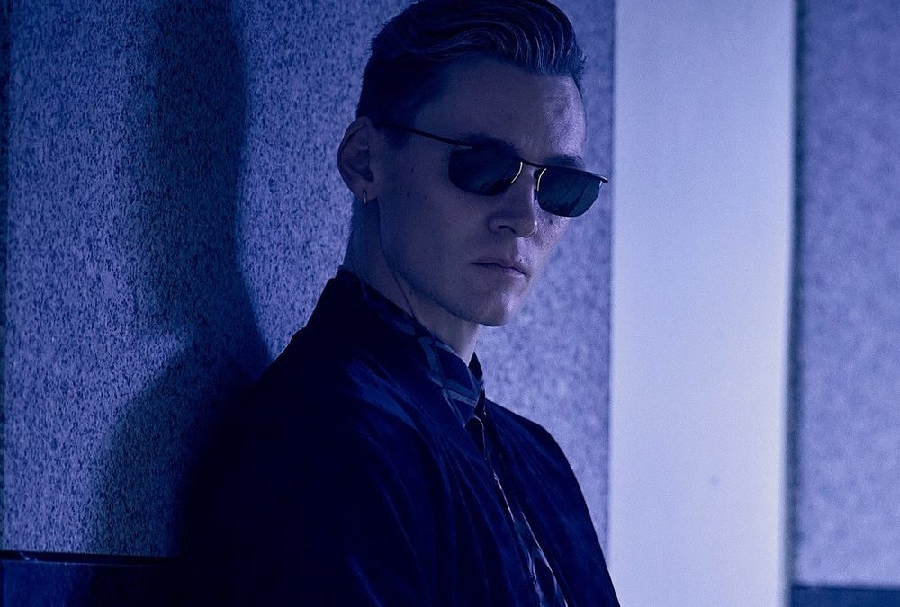 Vom „Tatort“-Star zum Vampir: Rick Okon begeistert in „Love Sucks“