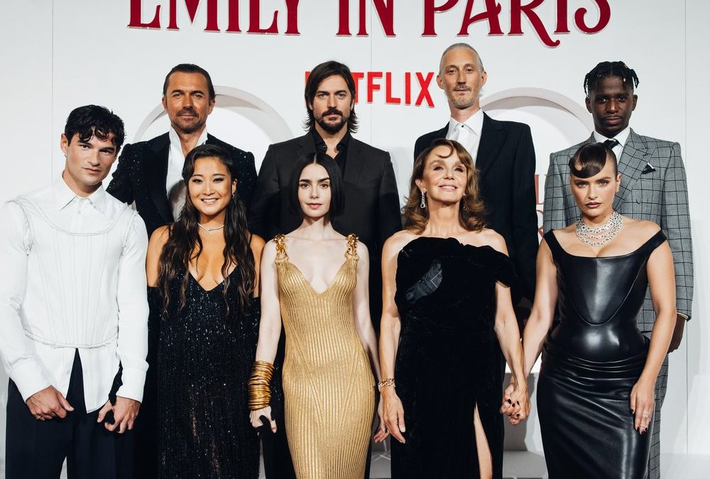 Nach Kritik von Lucas Bravo: „Emily in Paris“-Cast ist „so verärgert“