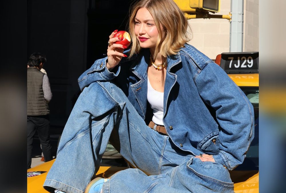 Echt jetzt? Dieser Denim-Trend dominiert im Winter 2024