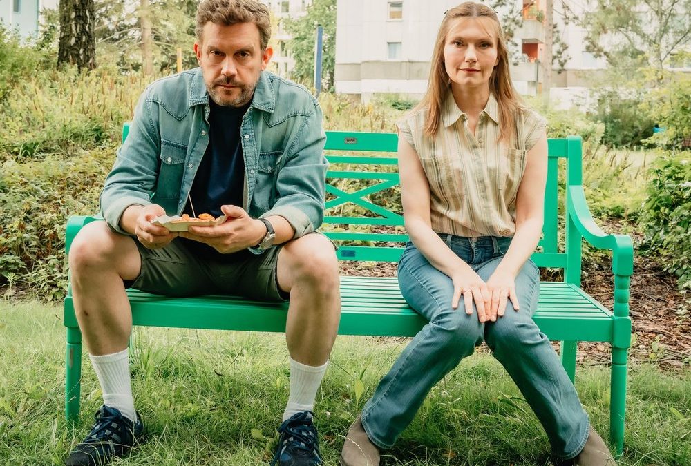 Sebastian Bezzel und Johanna Christine Gehlen haben „viel Spaß“ am Set