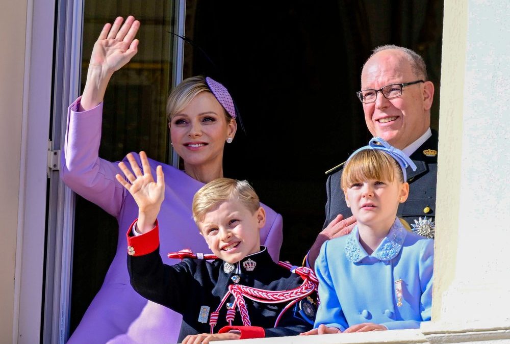 Nationalfeiertag in Monaco: Fürstin Charlène strahlt in Lila