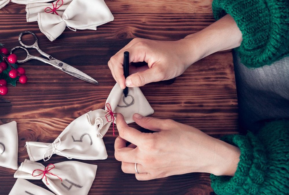 Adventskalender selbst basteln: DIY-Ideen für jedes Budget