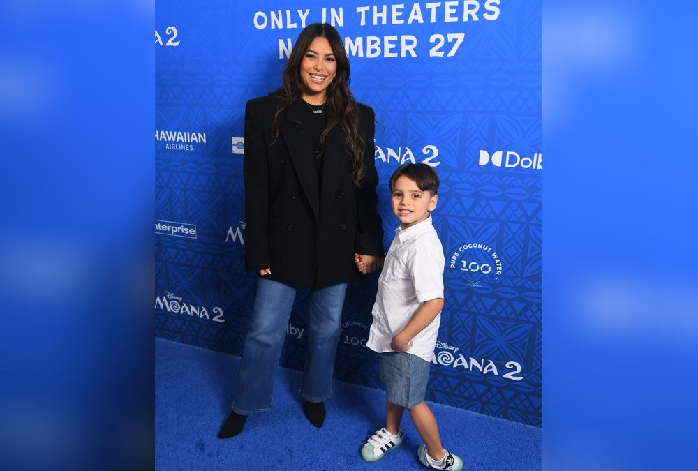 Eva Longoria posiert mit Sohn Santi bei „Vaiana 2“-Premiere