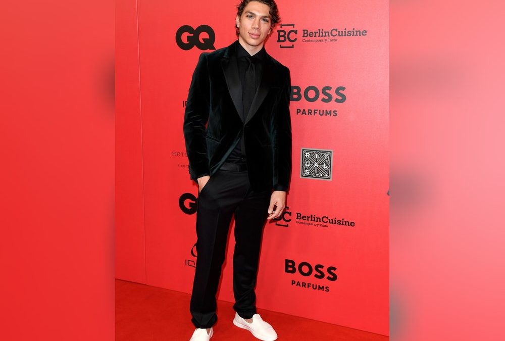 „GQ Men of the Year Awards“: Elias Becker überzeugt mit coolem Style