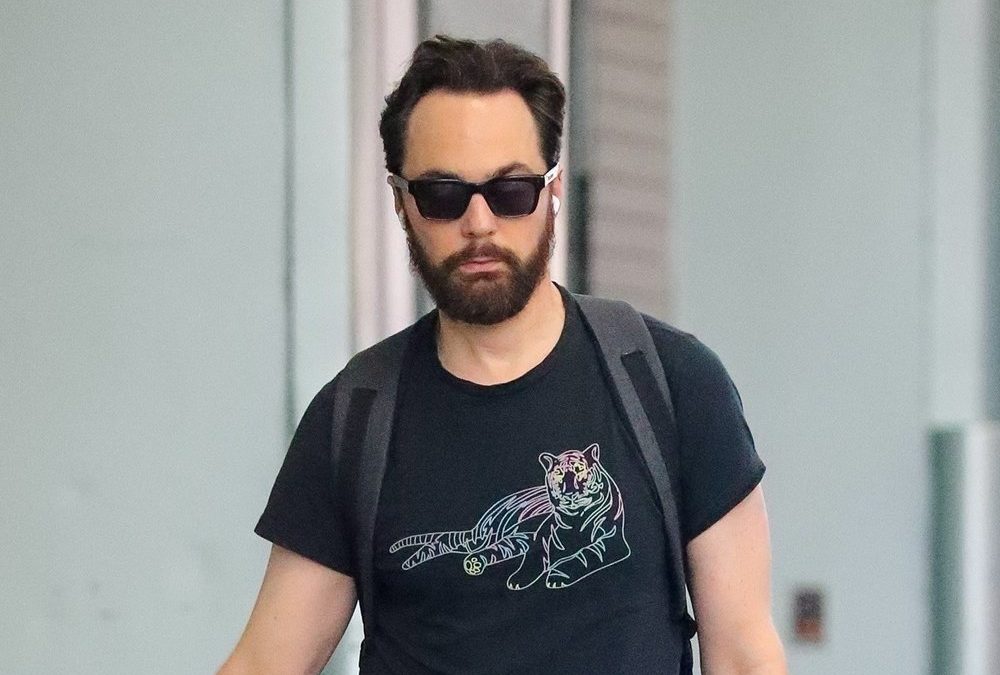 Haariger Look bei Jim Parsons: So sieht Sheldon Cooper mit Bart aus