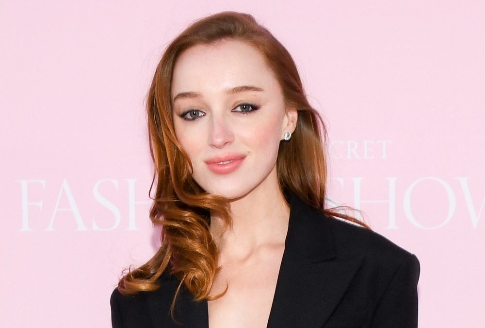 „Bridgerton“-Star Phoebe Dynevor entdeckt die 90er-Jahre für sich