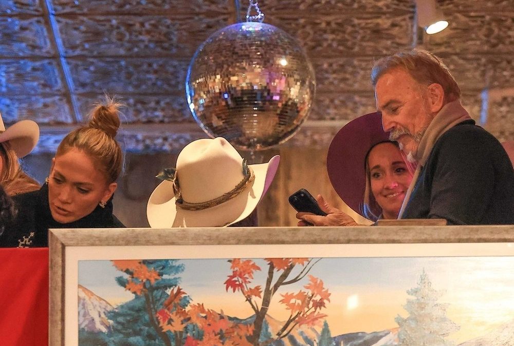 Jennifer Lopez und Kevin Costner treffen sich im Luxus-Skiort Aspen