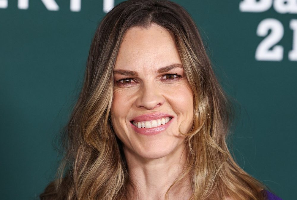 Mit 50 Mutter von kleinen Zwillingen: Hilary Swank fühlt sich „wie 30“