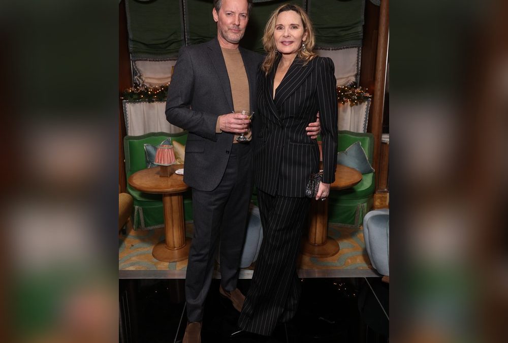 „Office Siren“-Modetrend: Kim Cattrall begeistert im Anzug