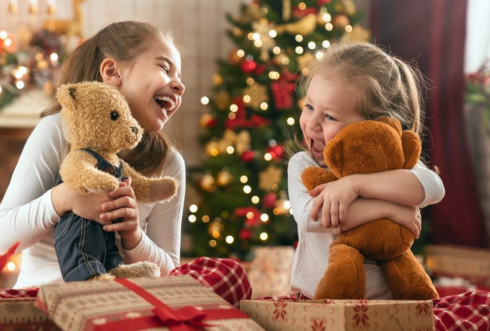 Geschenke für die Kleinen: Das gibt es beim Spielzeugkauf zu beachten