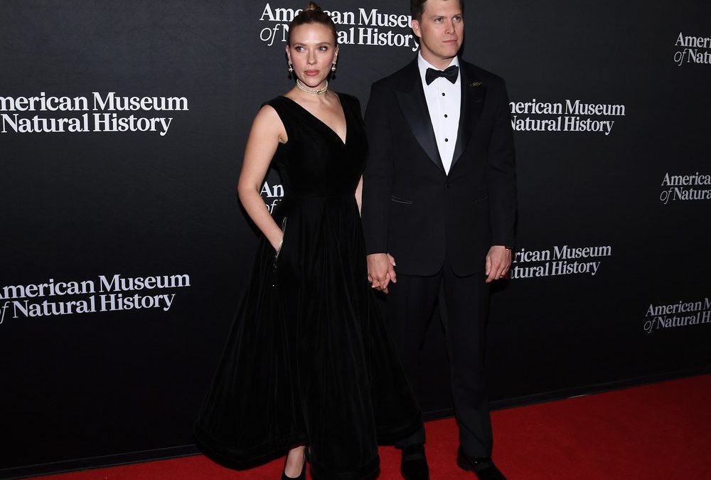 Scarlett Johansson mit Ehemann Colin Jost: Schick in Schwarz