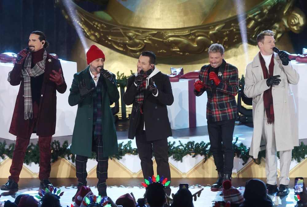 In New York: Backstreet Boys singen Weihnachtslied mit Kelly Clarkson