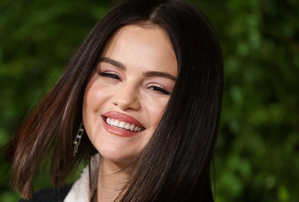 Selena Gomez wünscht „frohes neues Jahr“ mit süßen Bildern mit Benny