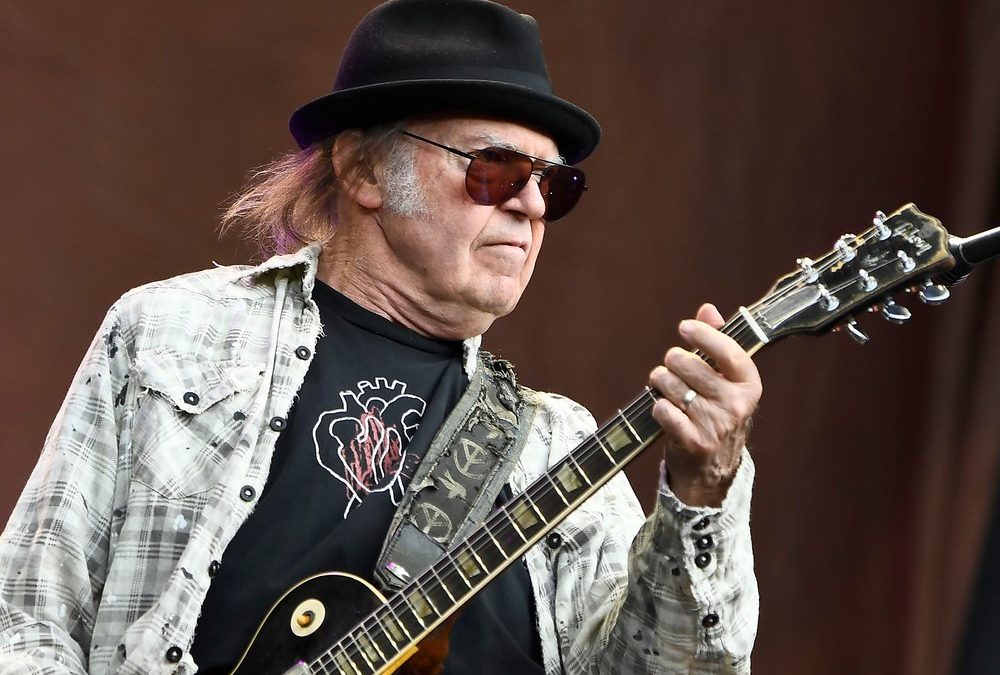 Scharfe Kritik: Neil Young erteilt Glastonbury Festival eine Absage