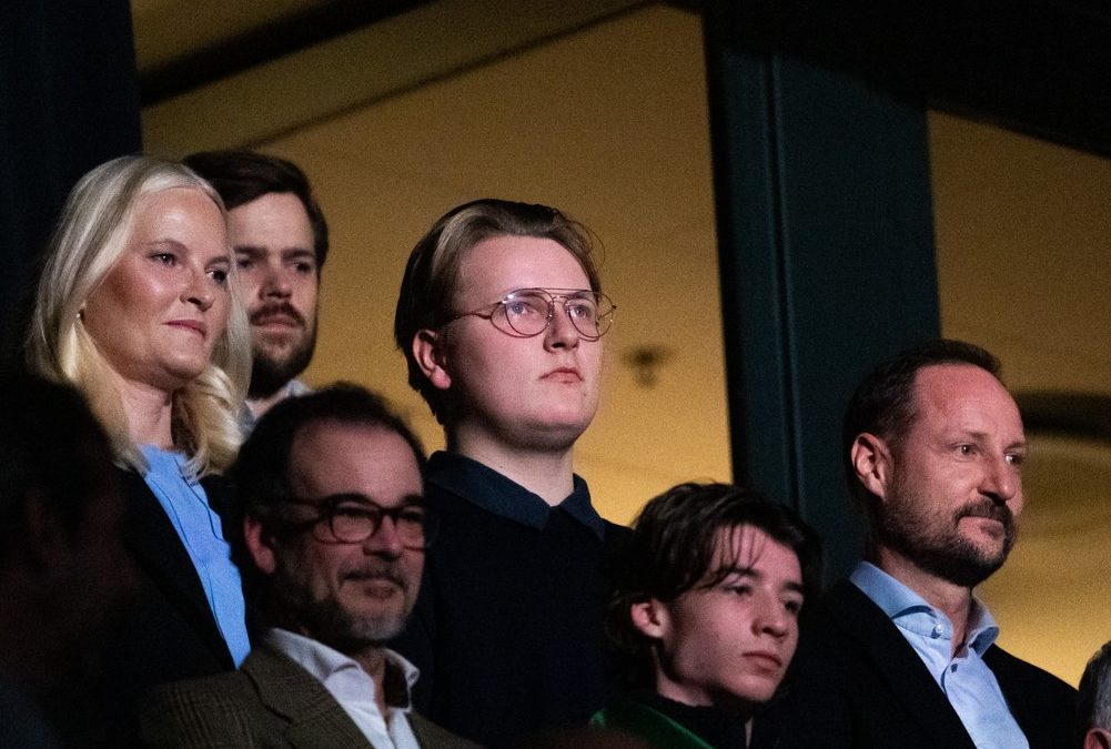Mette-Marit und Haakon besuchen mit Sohn Sverre Magnus WM-Spiel