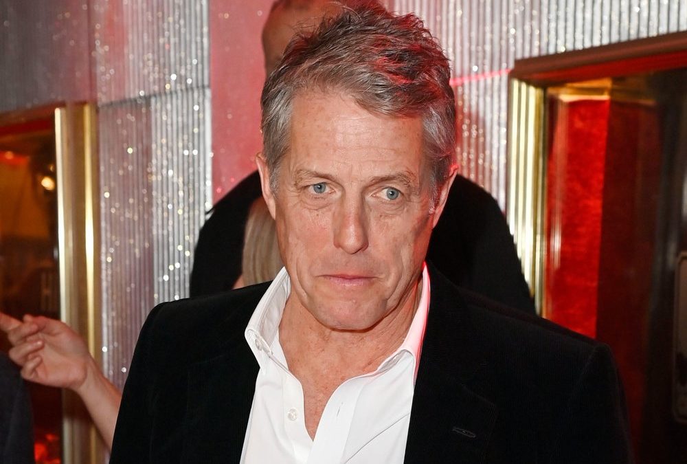 Hugh Grant fordert Polizeiermittlungen gegen „The Sun“-Verleger