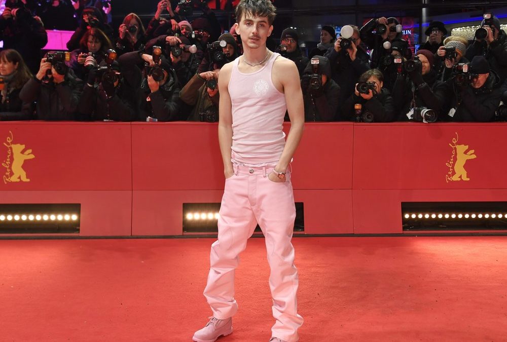 Berlinale 2025: Timothée Chalamet überrascht im rosa Outfit