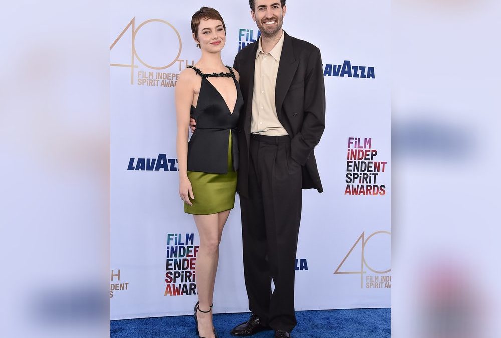 Spirit Awards: Emma Stone strahlt mit Ehemann auf dem blauen Teppich