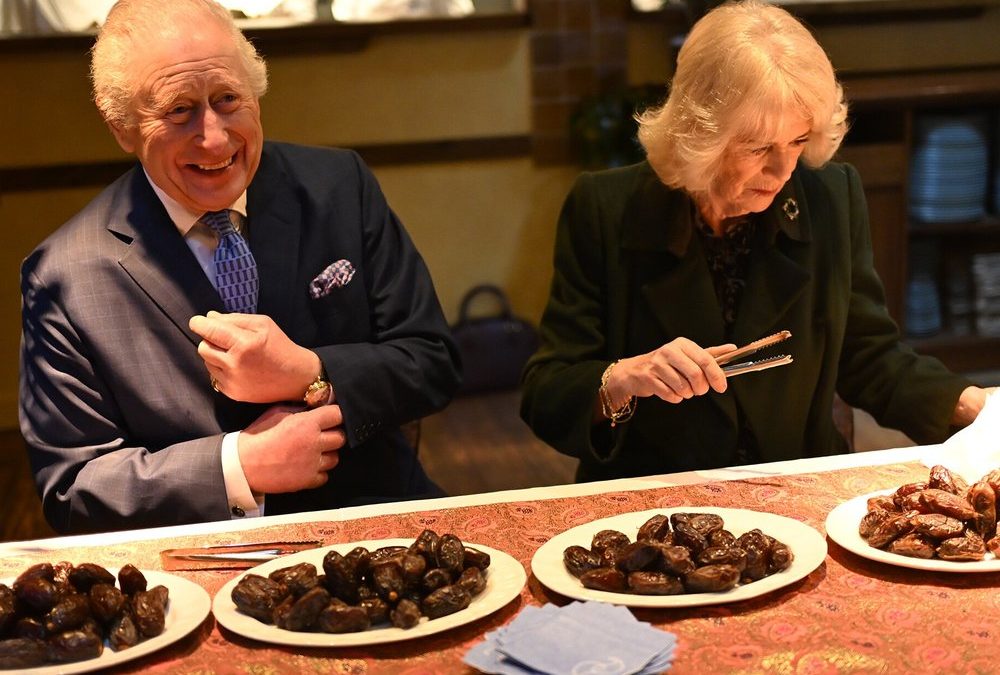 „So schnell“: König Charles beeindruckt Köchin in indischem Restaurant