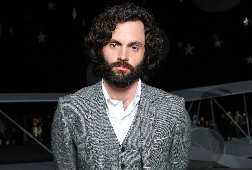 Im Babyglück: „You“-Star Penn Badgley erwartet Nachwuchs
