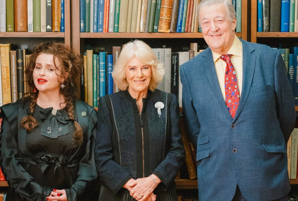 Königin Camilla feiert mit Stars historische Bücherei