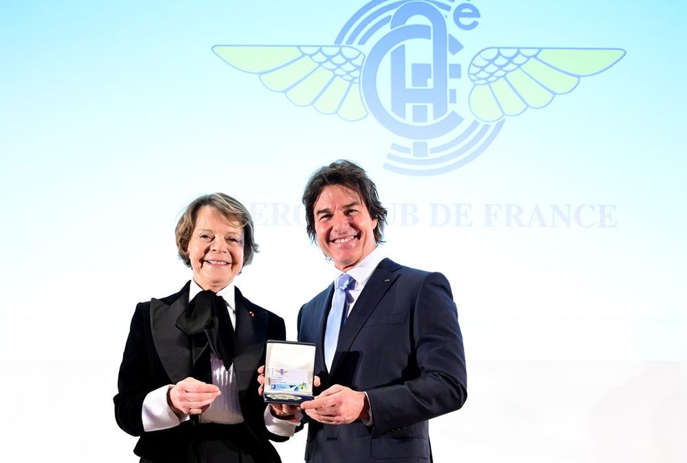 Tom Cruise wird mit Luftfahrt-Medaille in Paris geehrt